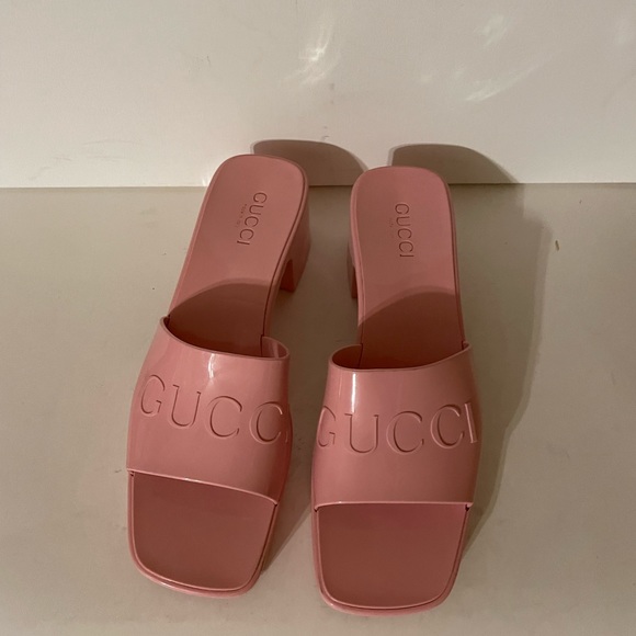 Gucci Women's Rubber slide sandal - Picture 5 of 8